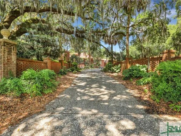 5909 La Roche Avenue, Savannah, GA 31406