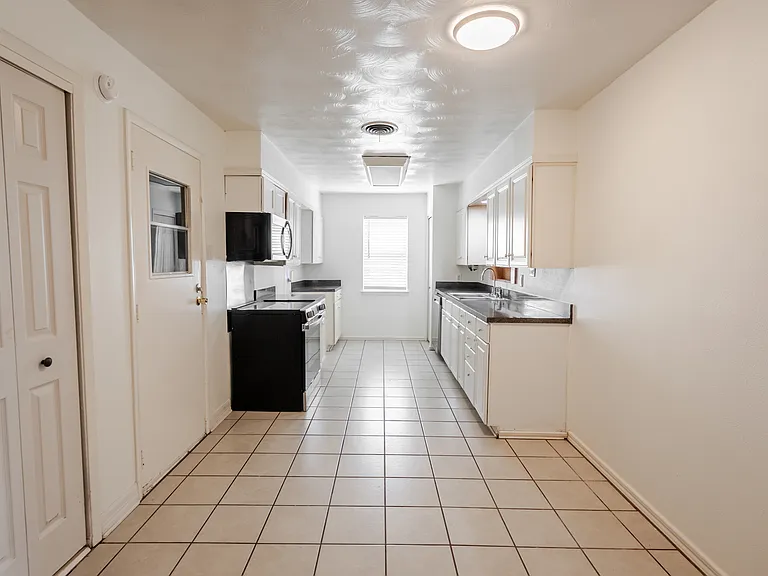 105 E Woodbury Dr — Photo 13