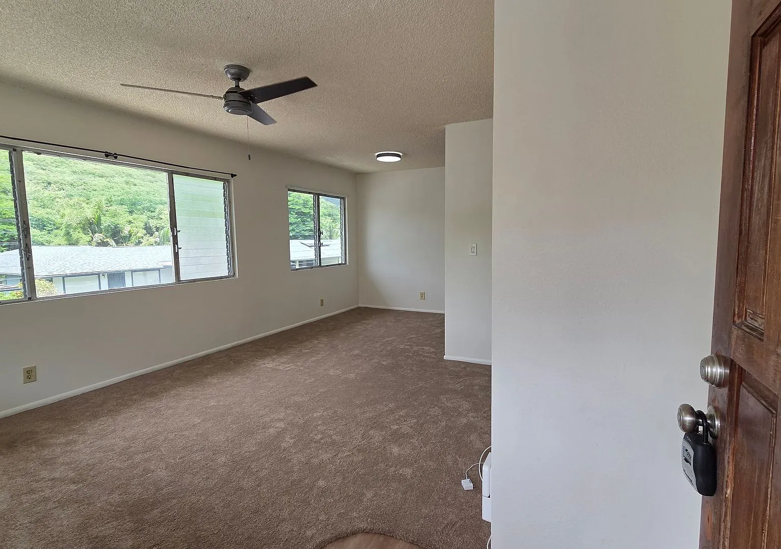3 Bedroom 2 Bath Duplex Home For Rent With 2 Car Garage. — Photo 1