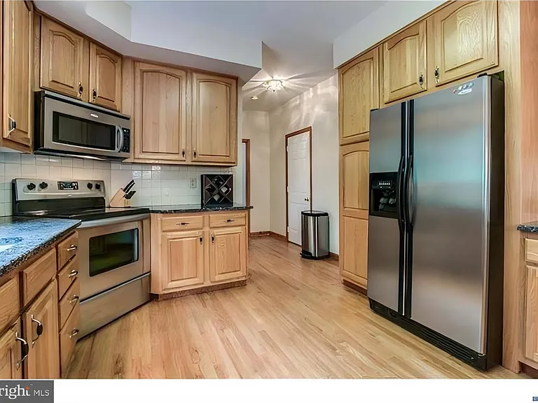 117 Susan Dr — Photo 5