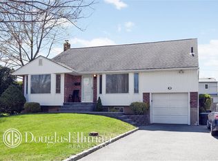 70 Richfield St, Plainview, NY