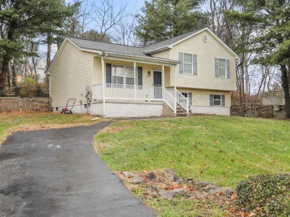 121 Spring Dale Dr, Charles Town, WV 25414