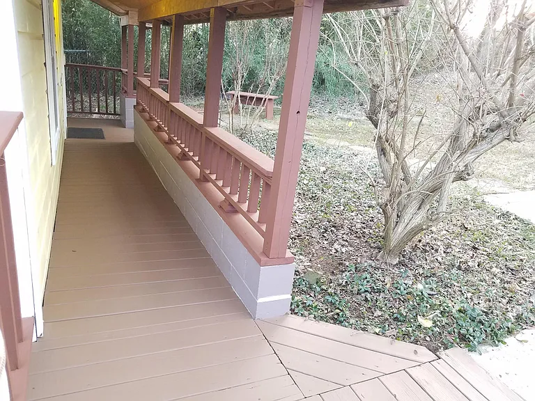 123 S University Ave — Photo 3