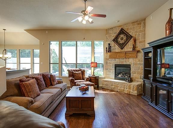 3rd image of 8913 Thompson Dr