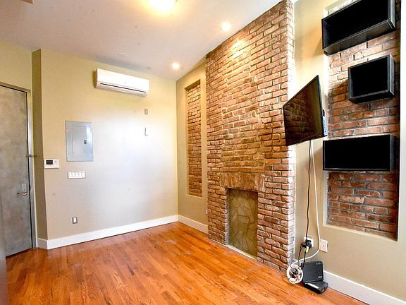 3rd image of 215 Marion St #4B
