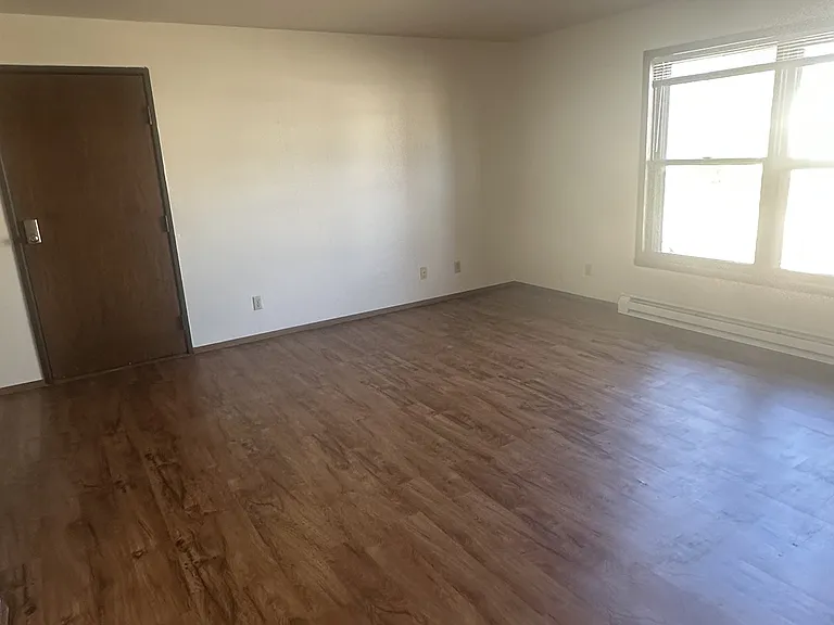 1020 Oviatt St #5 — Photo 7