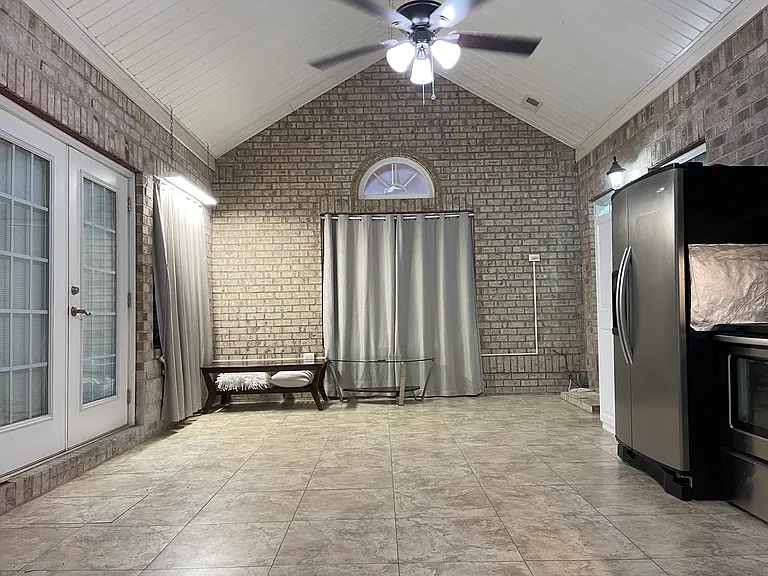 213 Duchess Ct — Photo 6
