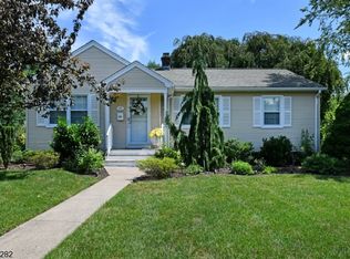 32 Ravine Ave, Wyckoff, NJ 07481