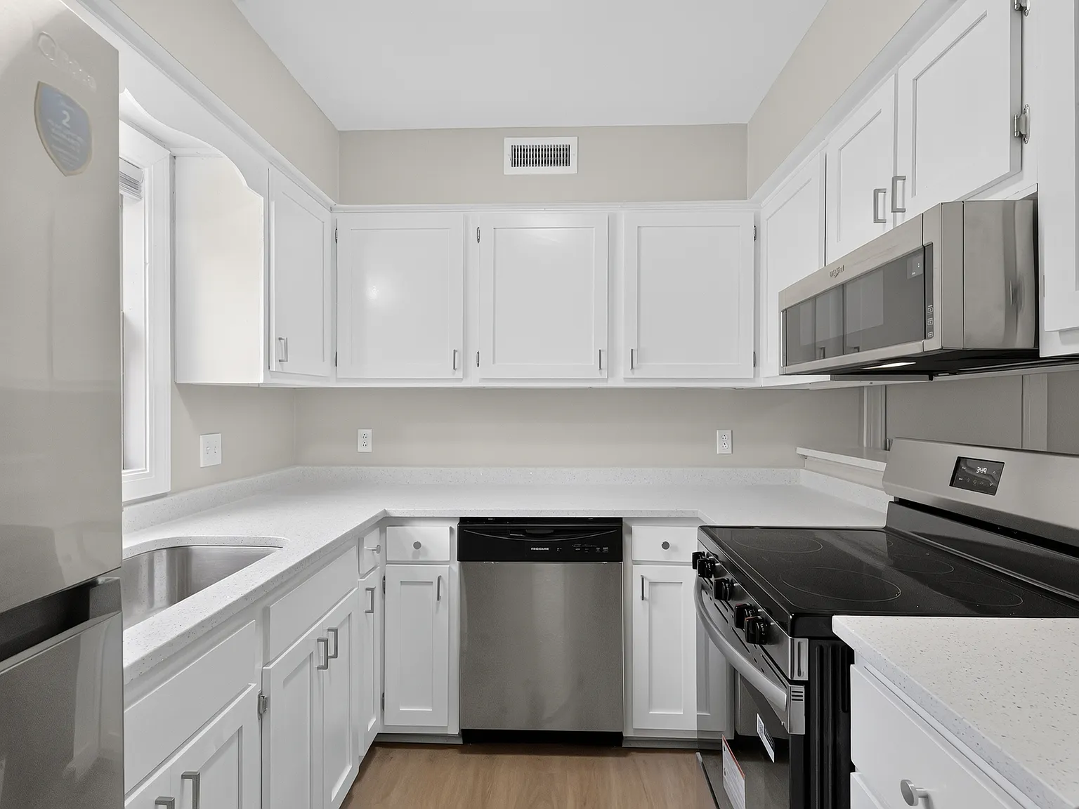 2 bed, 1098 sqft, $1,350 — Photo 1