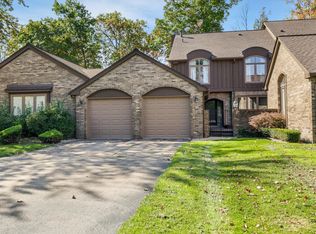 30915 Timberbrook Ln, Bingham Farms, MI 48025