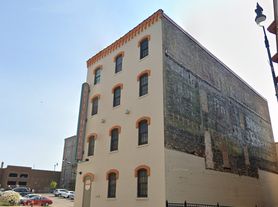 Belle Harbor offers one, two, and three bedroom lofts