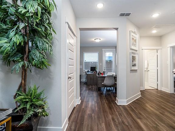 4th image of 707 Strawberry Pines Ct