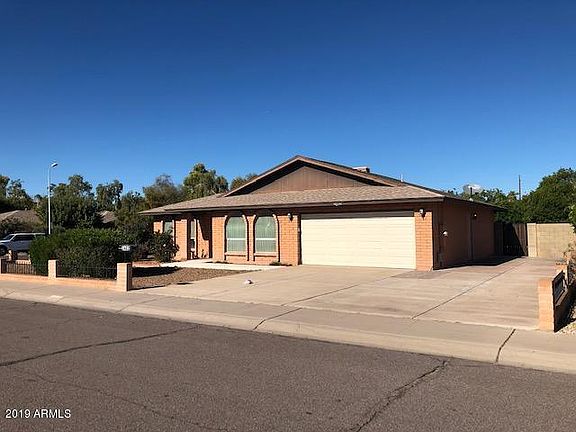 3rd image of 2402 E Malibu Dr