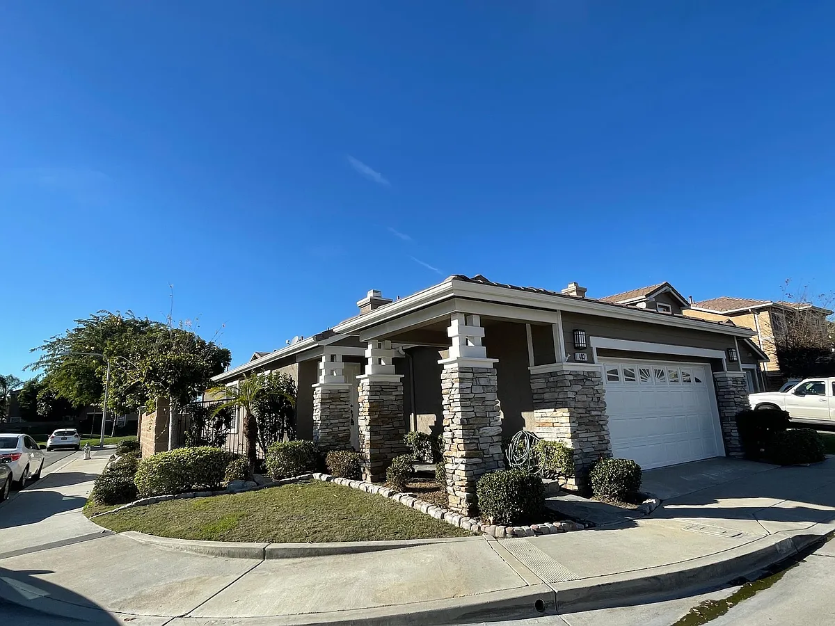 Building Photo - 403 Redtail Dr