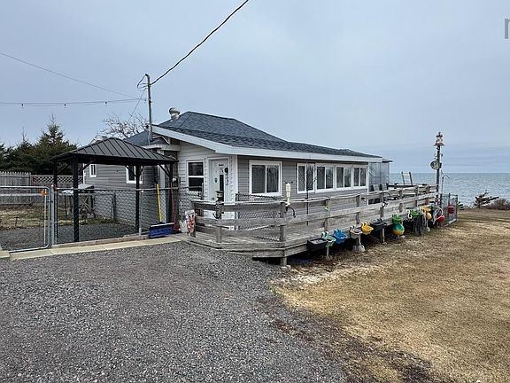 2nd image of 402 Smith Point Rd