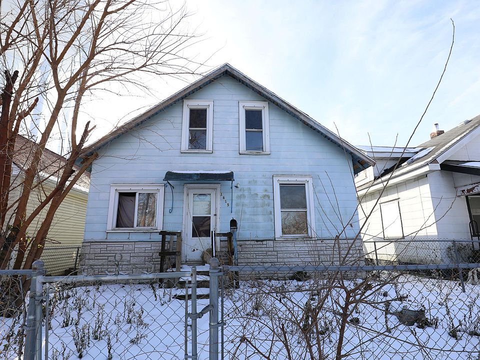 1st image of 1615 W 1st St