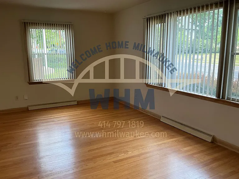 7313 Harwood Ave — Photo 3