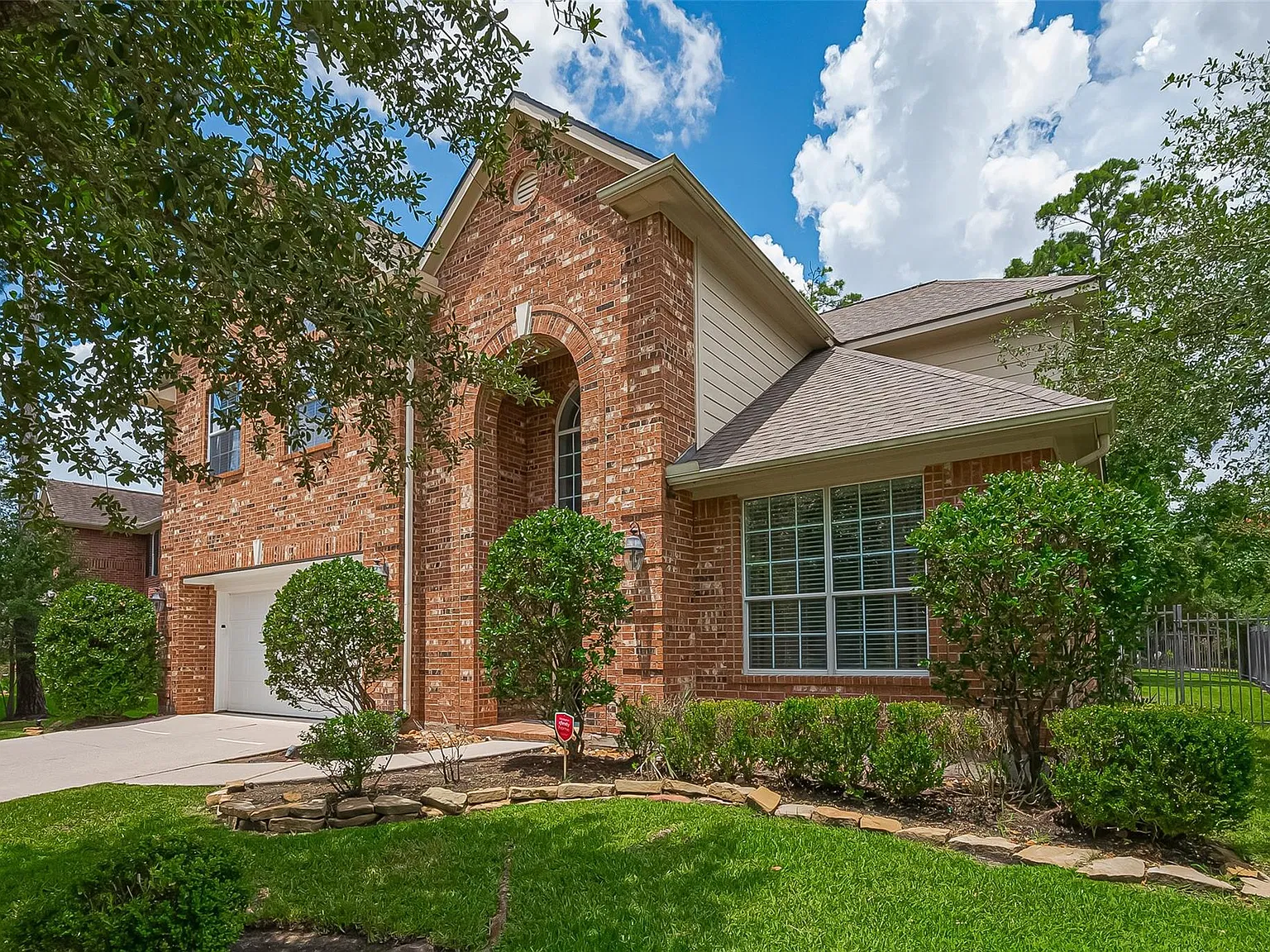 4 bed, 2.5 bath, 2881 sqft, $4,200 — Photo 2