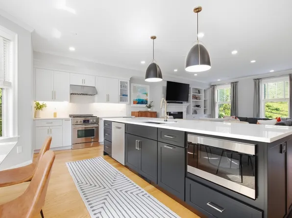 11 Woods Pl, Charlestown, MA 02129