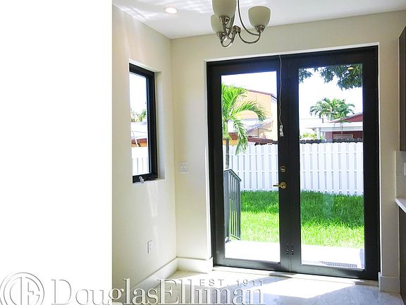 5th image of 755 NW 22nd Pl