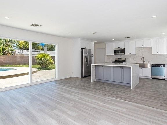 5th image of 22726 Covello St