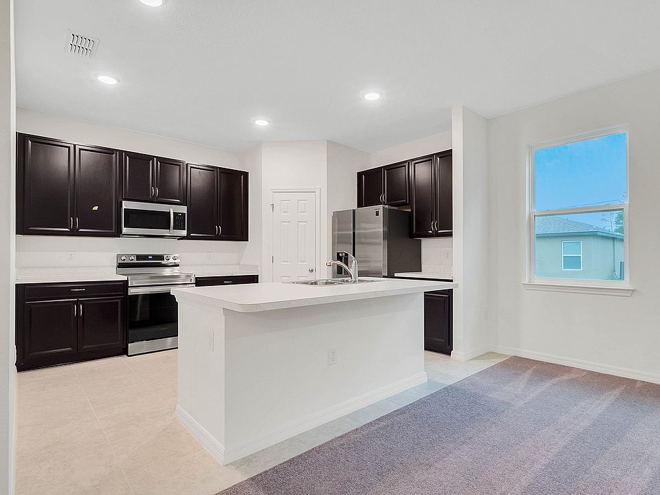 2nd image of 905 Desmoines Way