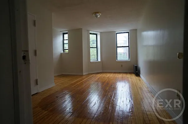 Rented by EXR | media 32