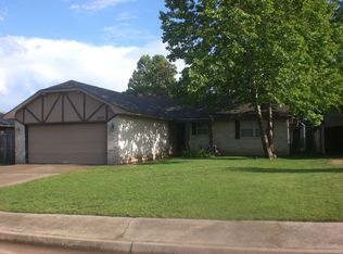 1022 Arlington Dr, Yukon, OK 73099
