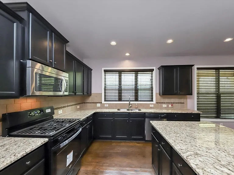 6059 Cove Park Dr — Photo 18