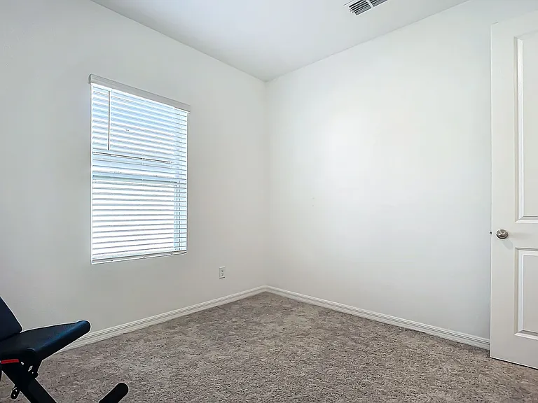 1317 Sterling Pointe Dr — Photo 16