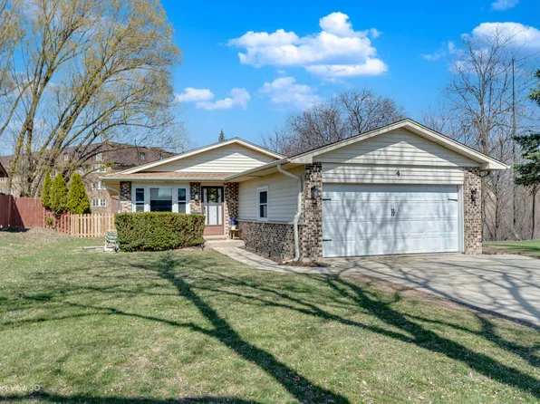 4 W Beech Dr, Schaumburg, IL 60193