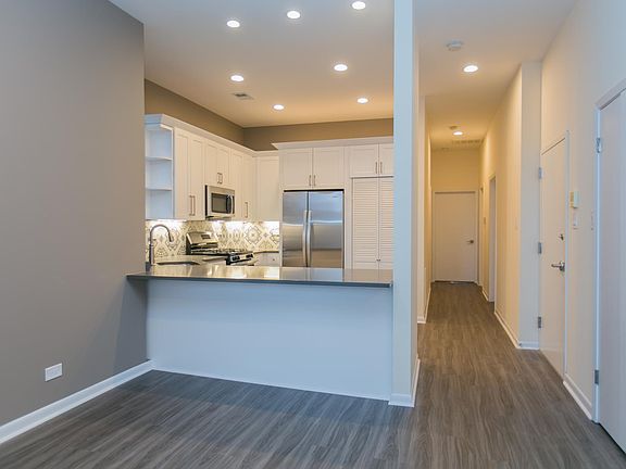 4th image of 2368 N Clark St #23242