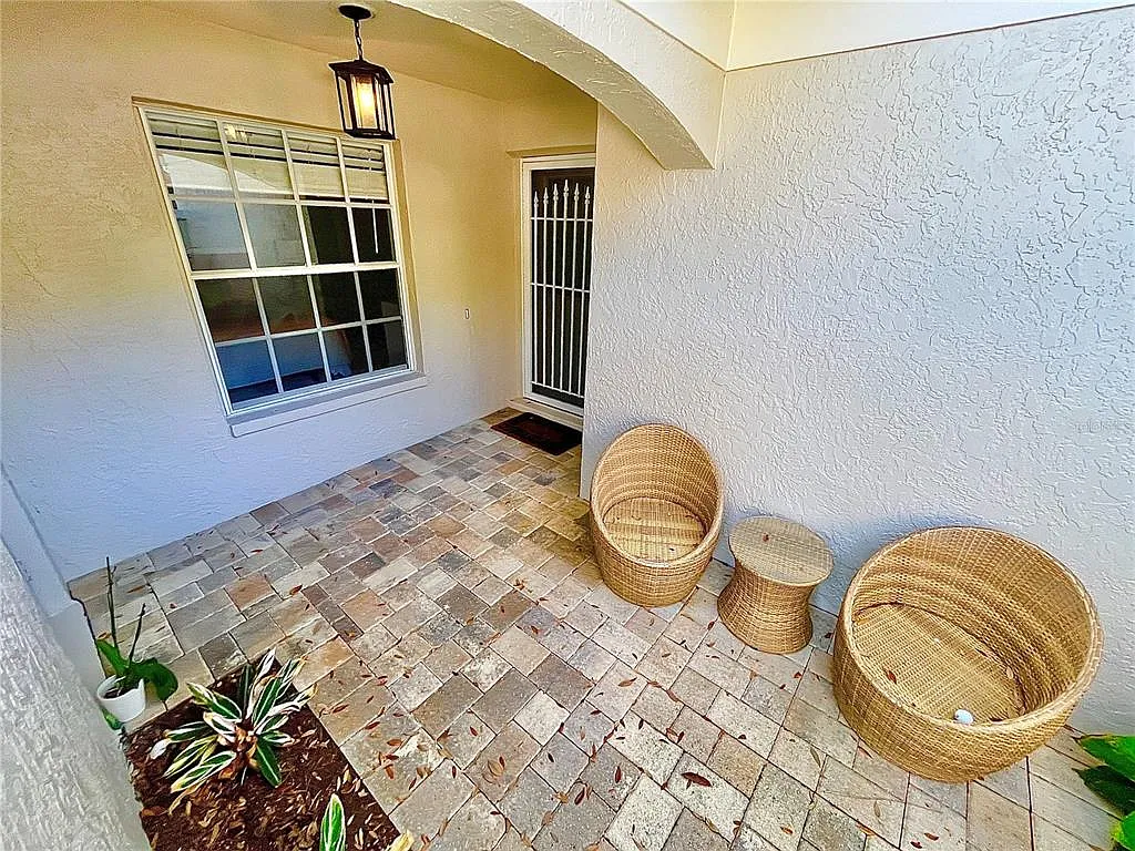 3 bed, 2.0 bath, 1628 sqft, $5,500 — Photo 2