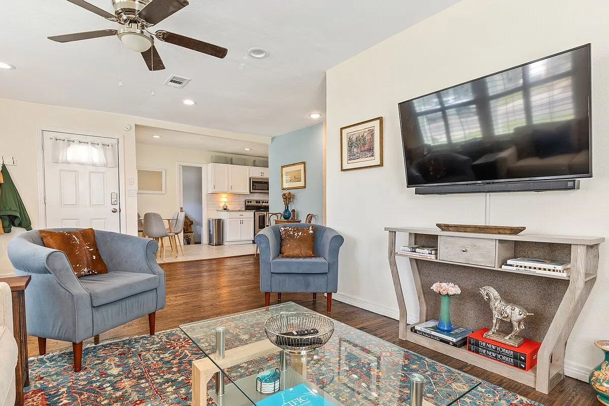 3 bed, 1068 sqft, $4,000 — Photo 1
