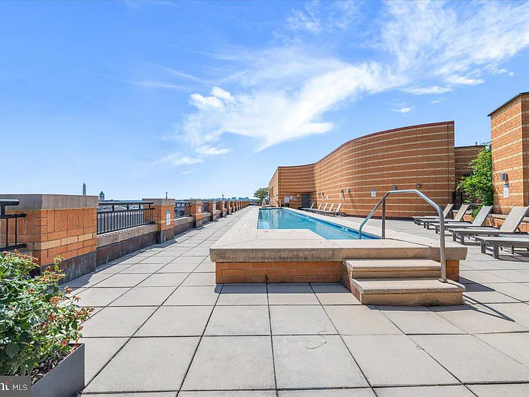 400 Massachusetts Ave NW #820 — Photo 36