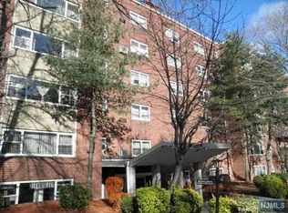1565 Center Ave, Fort Lee, NJ 07024