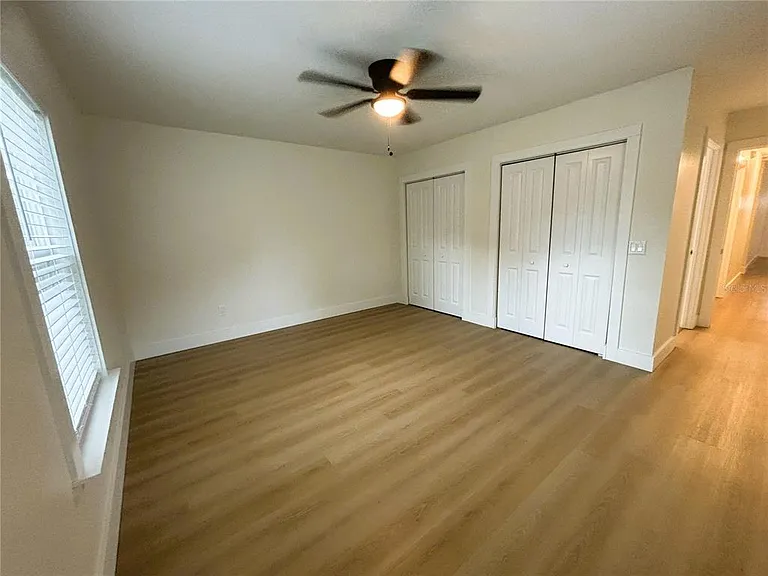 220 W North St — Photo 5