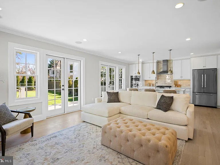 3213 Foxhall Rd NW — Photo 3