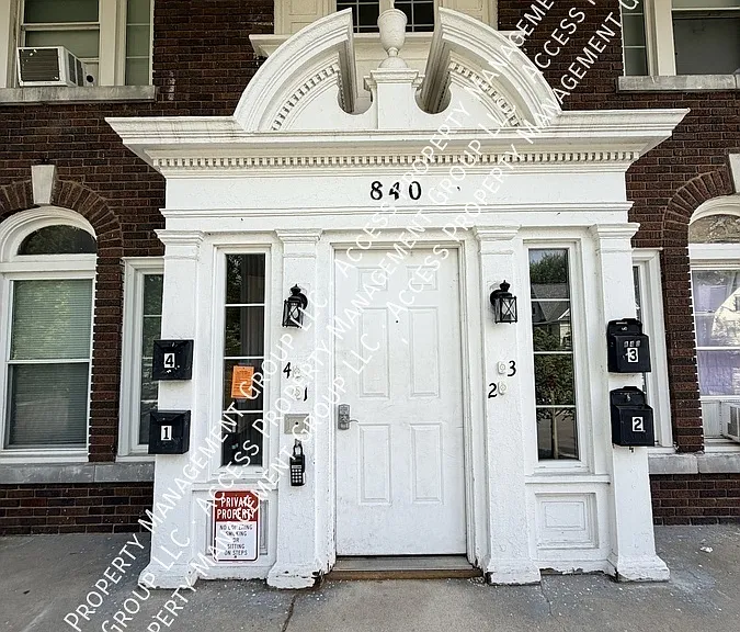 840 Kalamazoo Ave SE #1 — Photo 1