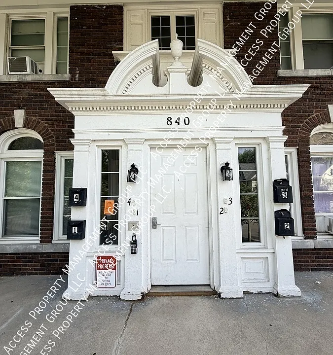 840 Kalamazoo Ave SE #1