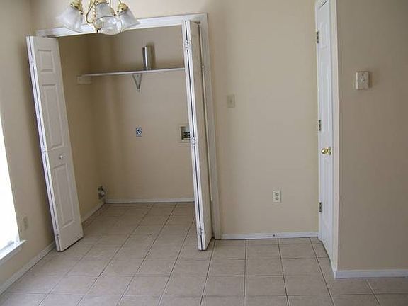 4th image of 4159 Blackstone Dr