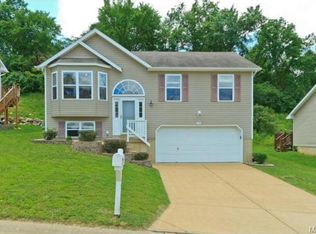 135 Fenton Xing, Fenton, MO 63026
