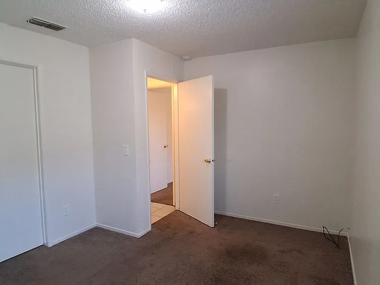 5218 E Lowe — Photo 8
