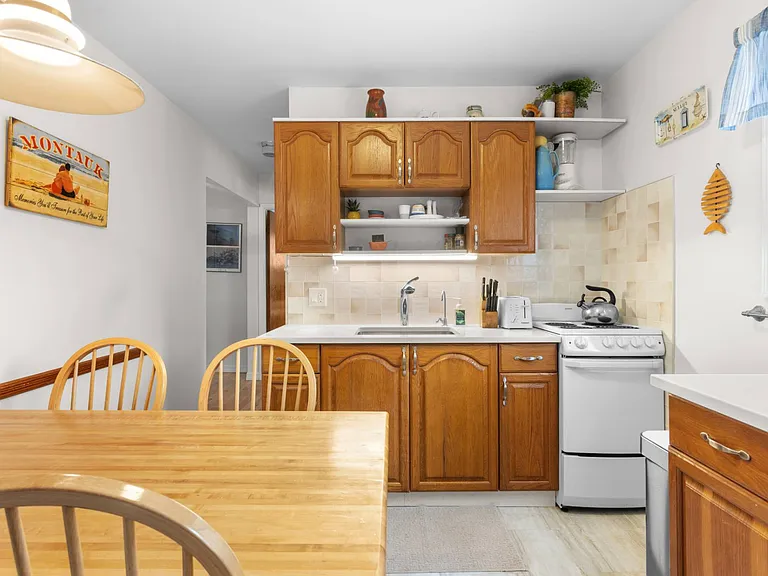 12 Sanger Pl — Photo 8