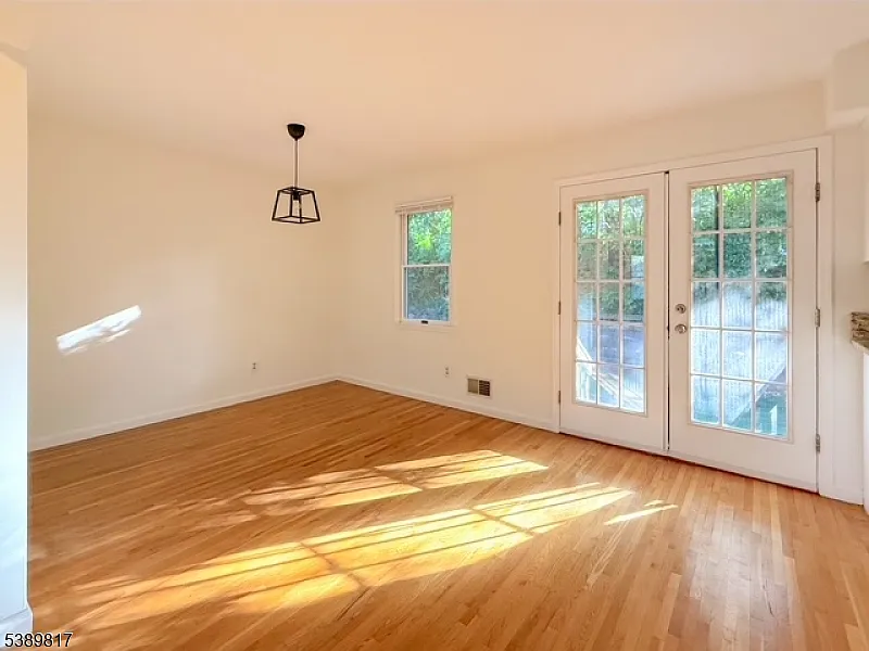 3 bed, 2.5 bath, $4,500 — Photo 4