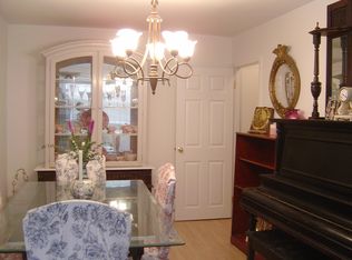 7402 Hill Rd, Philadelphia, PA 19128