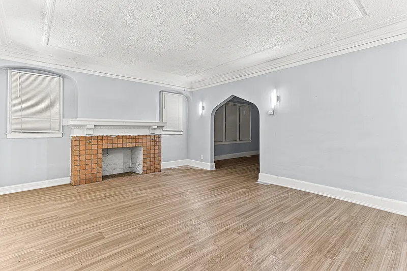 3 bed, 1.0 bath, 1400 sqft, $1,395 — Photo 2
