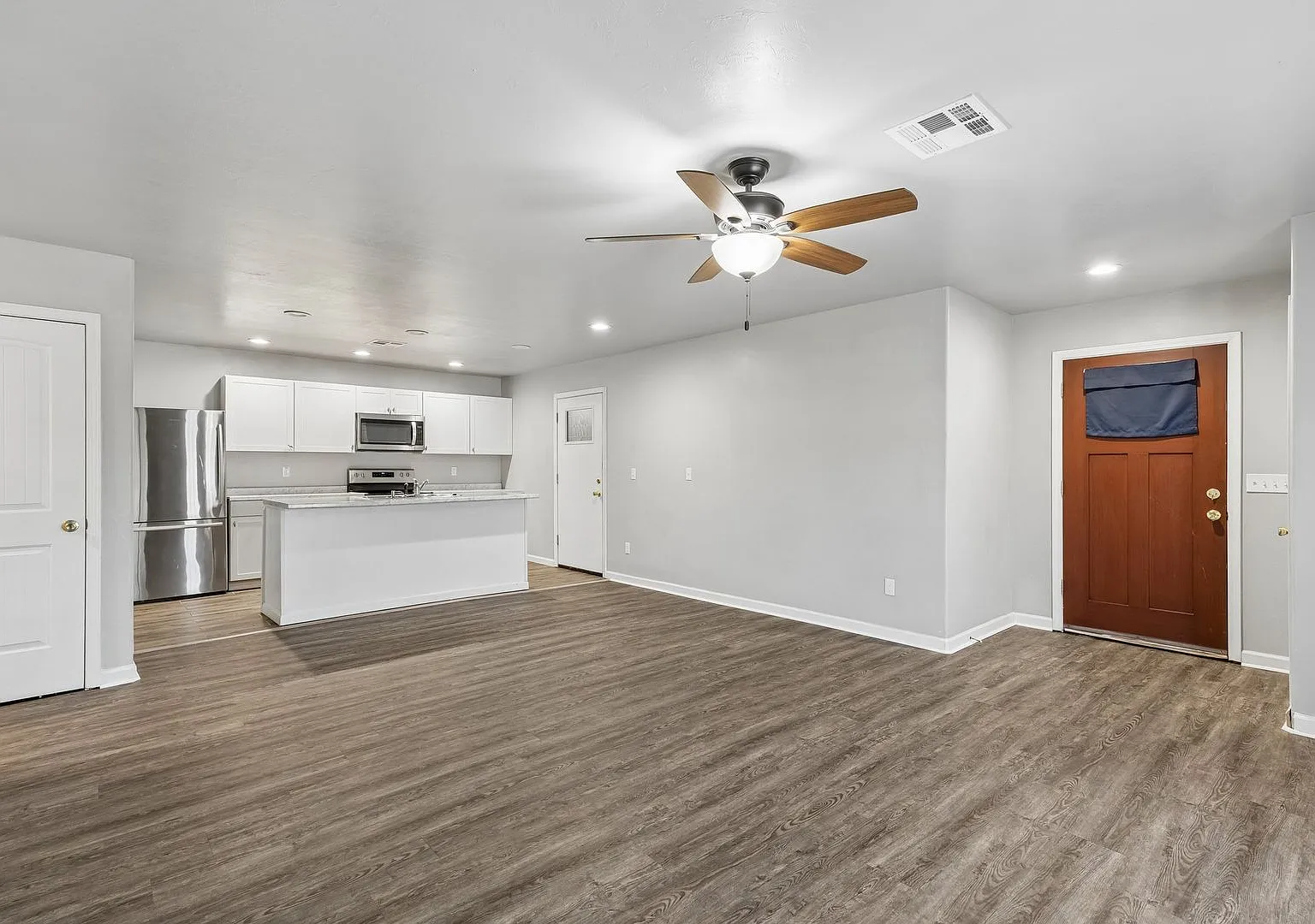 401 S Debra Ct — Photo 4
