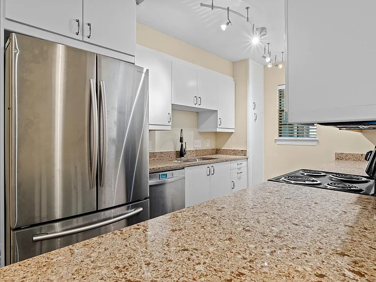 203 E 31st St #311 — Photo 13