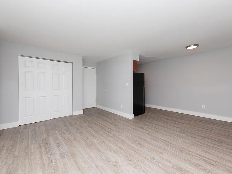 Wayne Court Apartments — Photo 20